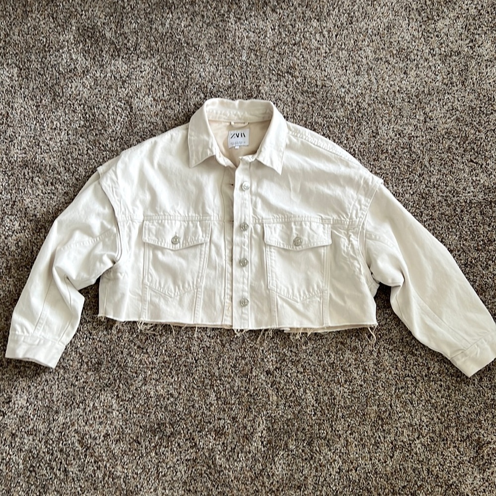 ZARA CROPPED CREAM OVERSIZED DENIM JACKET WITH CUT EDGE